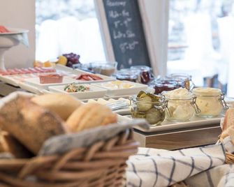 Hotell Stenugnen - ויזבי - בופה