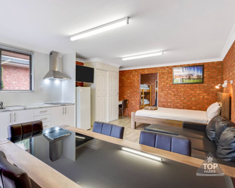 Fossicker Caravan Park - Glen Innes - Schlafzimmer