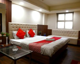 Oyo 4406 Hotel Arya Palace - Bhopal - Schlafzimmer