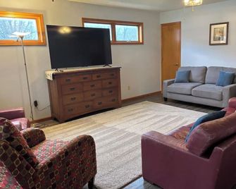 Cute Updated One-Level Living in Quiet Cul de Sac - Kearney - Sala de estar