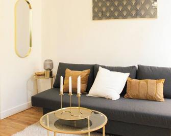 Bright and comfortable Near Bercy - Paris - Stue