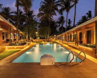Mauli Stays - Manor - Piscina