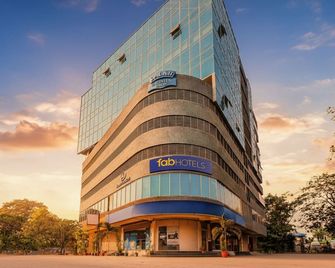 Fabhotel Admiral - Nr Mumbai International Airport - Bombay - Edificio