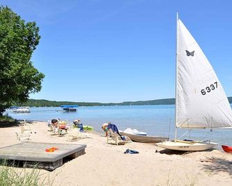 Lakeview at Three Pines Resort - Frankfort - Beach