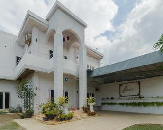 ريد دورز ساريا نير ميوزيوم تسونامي أيسي 2 - باندا اسه - مبنى