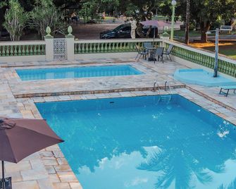 Hotel Estancia Santa Amelia - Jaboticabal - Piscina