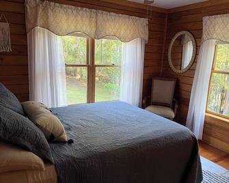 Edisto River Waterfront Cabin in Saint George - Saint George - Bedroom