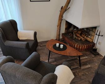 Ekängens vandrarhem - Ljugarn - Вітальня