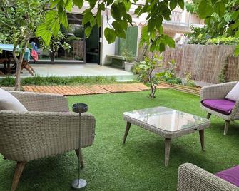 Lemon Tree Guest House - Tiana - Patio