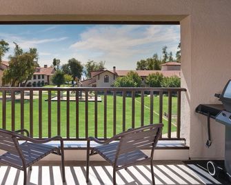 Enjoy our Lakeside Mission Style Resort close to Golf, Fishing, Hiking, even a Balloon Ride w/ MORE - Nice - Balkon