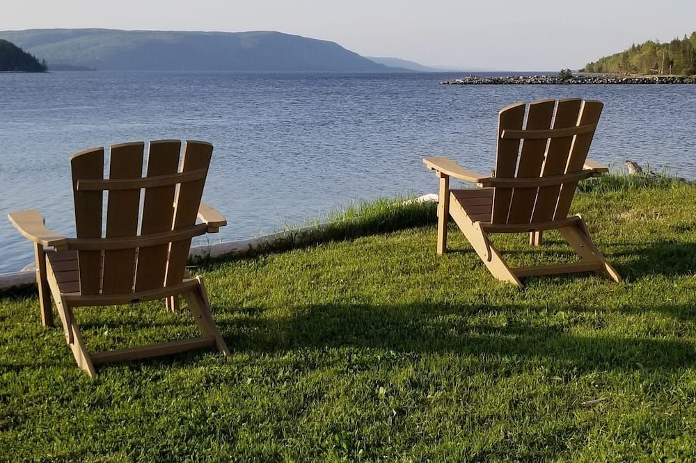 St Ann's Motel & Cottage - Baddeck - Innenhof