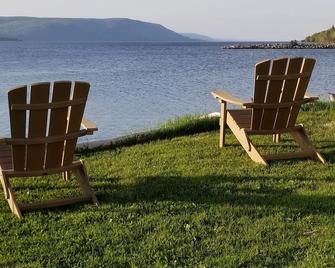 St. Ann's Motel - Baddeck - Patio
