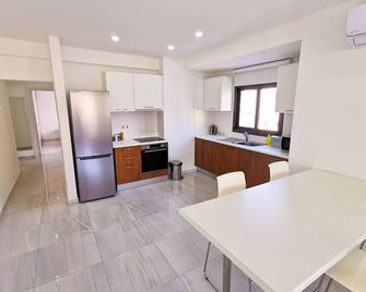 Vasilo Court Seaview City Apartment - Larnaca - Kitchen