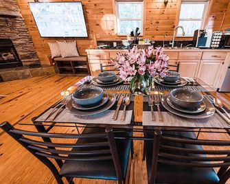 Sunset Chalet-amazing Views Private hot tub - Belgrade - Comedor