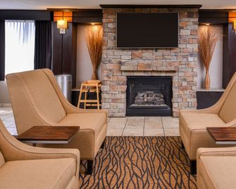 Holiday Inn Express & Suites Topeka West I-70 Wanamaker By IHG - Topeka - Lounge