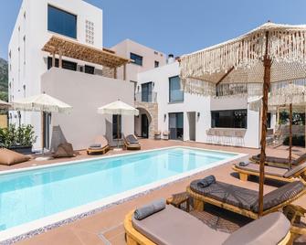 13 Keys Suites - Nydri - Bazén