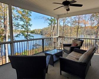 3000 sqft. Waterfront house, Private Beach/Dock w/ 300+ ft Private Waterfront - Spotsylvania - Balcony