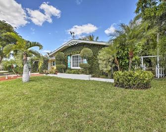 Cape Coral Home with Yard Less Than 1 Mi to Dtwn! - Cape Coral - Building