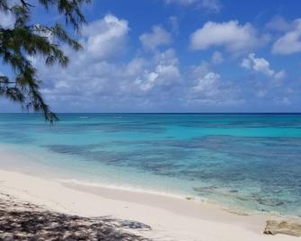 Palmeira - Flamingo Suite - Quiet Retreat - Bicycles Included - Cockburn Town - Playa