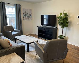 Cozy home in historic Hillsdale - Hillsdale - Living room