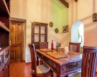 Family Stay with Private Pool - Villanueva de la Concepcion - Dining room