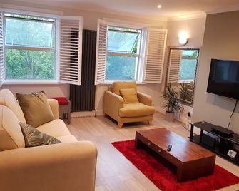 Parkview Apartment - Eastbourne - Living room