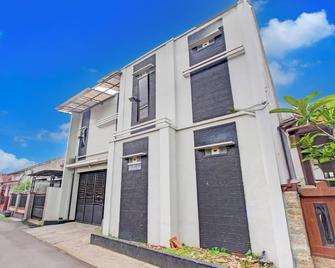 Hotel O Ump Near Rs Margono - Purwokerto - Building