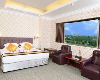Hotel Grand United - Ahlone Branch - Rangun - Schlafzimmer
