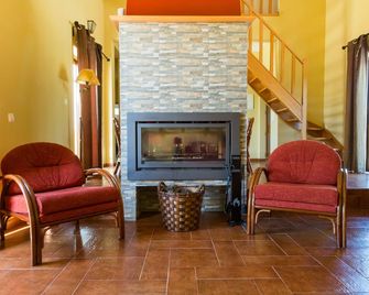 Rustic villa, private pool and quick access to Lisbon / Fatima. Horse rides - Santarém - Pokój dzienny