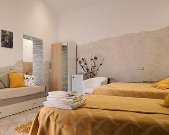 B&b Selenebeach - Giardini Naxos - Camera da letto