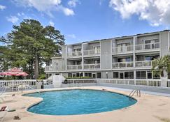 Little River Condo with Pool about 3 Mi to Beach! - Little River - Basen