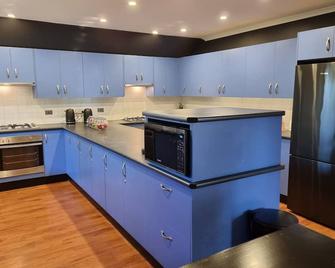 Blue Wren Lodge Waratah - Newcastle - Kitchen