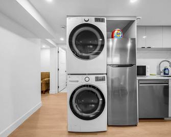 Peaceful 2 Bedroom 2 Baths Oasis in Shaughnessy - Vancouver