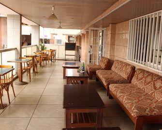 Hotel Meumi Palace - Yaundé - Patio