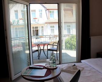 Strandresidenz Villa Verdi - Kuehlungsborn - מרפסת