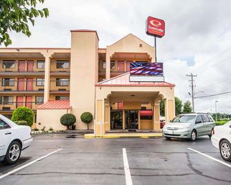 Econo Lodge Inn & Suites - ממפיס - בניין