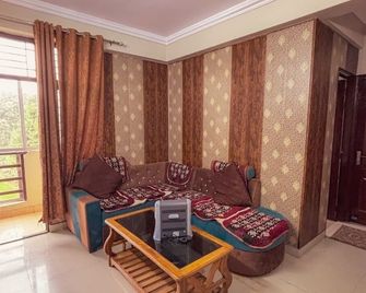 Happy Home - 10 Mins From Sangam River - Prayagraj - Living room