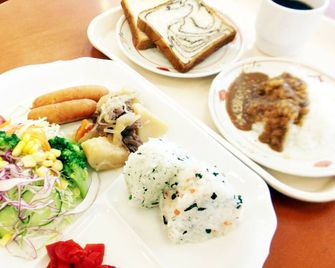 Toyoko Inn Kofu eki Minami guchi No 1 - Kōfu - Food