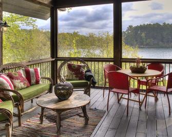Enjoy Winter with 1/2 Price February! Charming Lake Cabin with Wood Fireplace! - Crosslake - Balcón