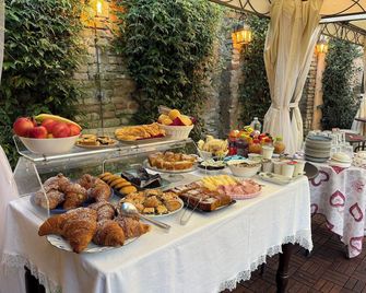 Al Battistero Luxury Suite - Ravenna - Buffet