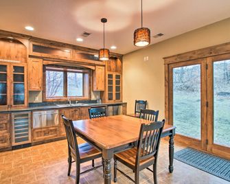 Dock, Hot Tub And Game Room Luxe Lake La - Alexandria