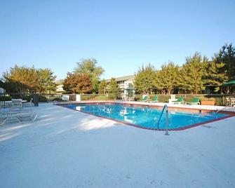 Camden West Inn - Lugoff - Piscina