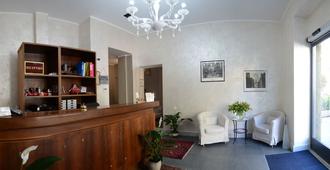 Hotel Giulio Cesare - Turin - Front desk
