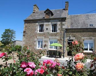 Gite Céaux, 3 bedrooms, 6 persons - Céaux - Innenhof