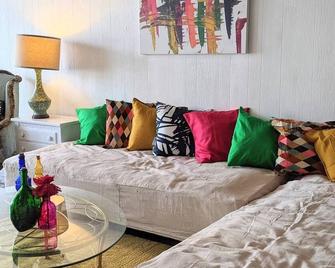 Downtown, Main Street, Loft. - Walsenburg - Living room