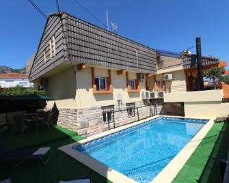 Chalet con piscina y barbacoa - Polop - Piscina
