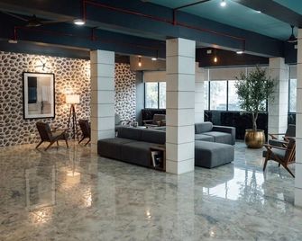 Hotel Shree Ganesh & A/C Family Restaurant - Dhāri - Lobby