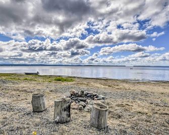 Cozy Lake Champlain Cottage with Private Beach! - North Hero - Beach