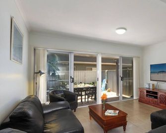 Seachange Townhouse 4 - Hawks Nest - Sala de estar