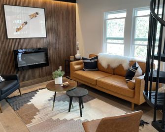 Cozy Haven Condo, 2 Bedroom On Park Ave! Perfect For Sundance And Skiing! - Park City - Living room